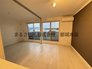 サンハイムサザン一万城【2階】の居間