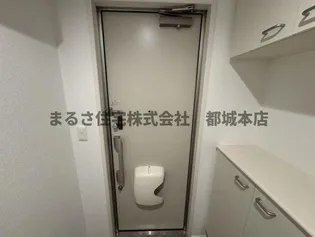 サンハイムサザン一万城【2階】の玄関