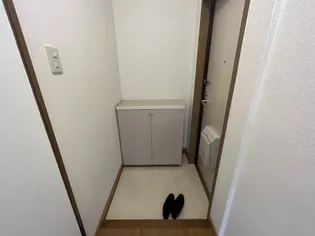 ドミール本郷B【2階】の玄関