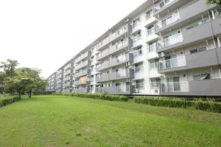 草加市新栄町住宅 4−2号棟【1階】の外観