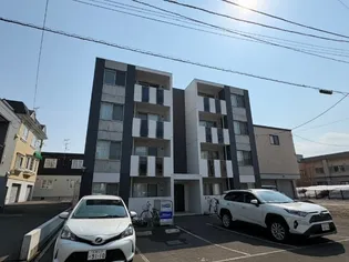 グランラヴィーヌ八軒【3階】の外観