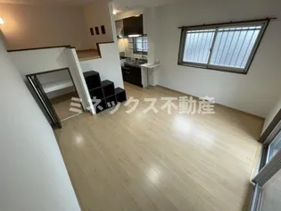 ラファエラ【1階】の居間