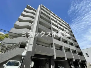 ヴィスコンティ【2階】の外観