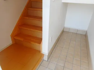 フィオーレ中郷【3階】の玄関