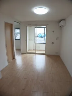 アルエットB【1階】の居間