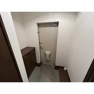 アンジュエールC【1階】の玄関