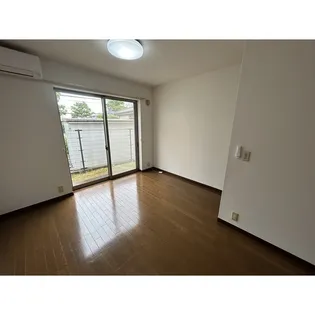 アンジュエールB【1階】の居間