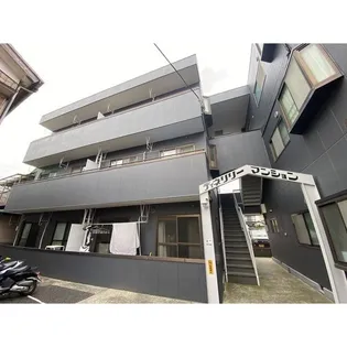 ディネリリーマンション【1階】の外観