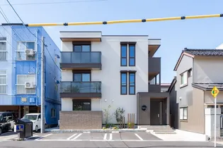 富山県富山市堀川小泉町1丁目【アパート】の外観