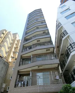 プレール新宿余丁町【4階】の外観