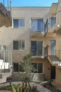 東京都新宿区四谷1丁目【マンション】の外観