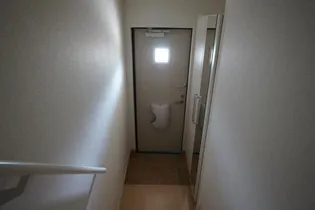 メリーゲート K【201号室】の玄関