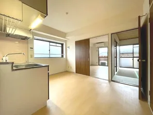 アムールハイツ【301号室】の居間