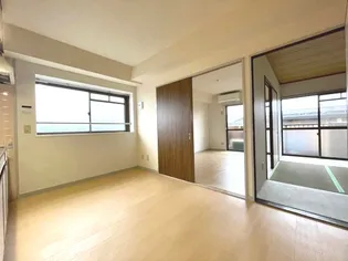 アムールハイツ【301号室】の居間