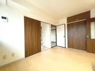 アムールハイツ【301号室】の居間