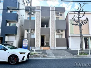 スクーデリア【1階】の外観