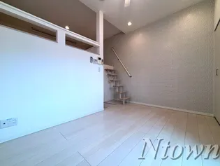 CRESTA【2階】の外観