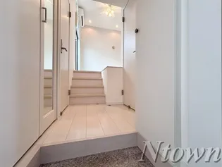 Blue Topaz【2階】の玄関