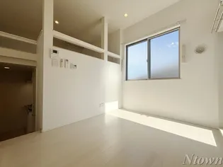 サダルスウド【1階】の外観