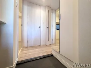 プレサンス丸の内フォート【11階】の玄関