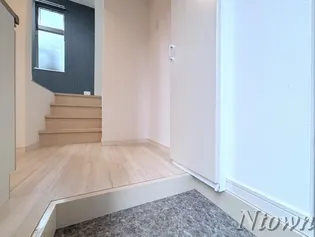 ボンヌール枇杷島【201号室】の玄関