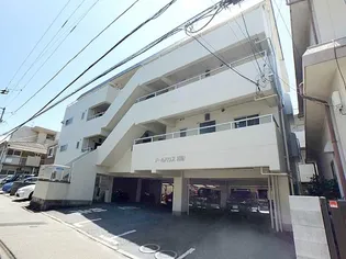 ドールハウス雄郡【3階】の外観