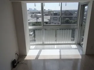 エス・キュート御影【1階】の居間