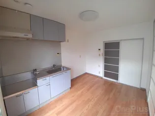 メゾン・ヴィオレット【1階】の居間