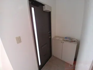 メゾン・ヴィオレット【1階】の玄関