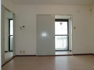 ピュアハウスナダ【2階】の居間