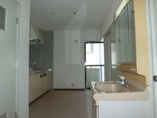 ピュアハウスナダ【2階】の居間