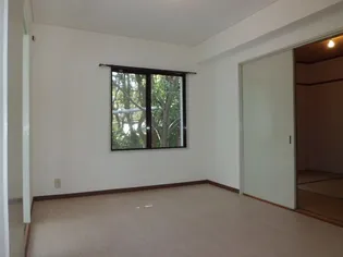 ピュアハウスナダ【2階】の居間