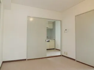 ピュアハウスナダ【2階】の居間