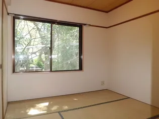 ピュアハウスナダ【2階】の居間