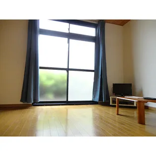 レオパレス高安の居間