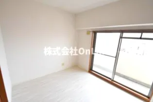 ラ・ポーエあき【1階】の玄関