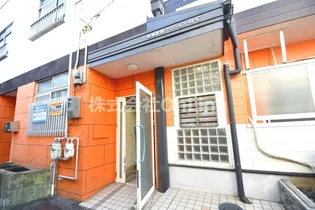 長瀬駅前マンション【1階】の外観