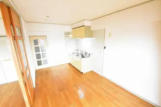 アドバンス渋川【2階】の居間