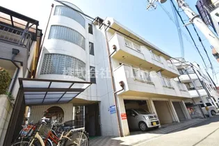 ファースト小阪【3階】の外観