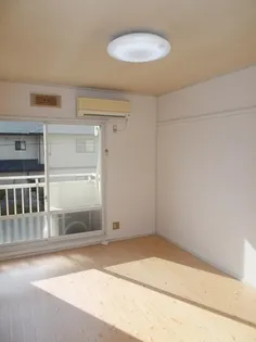 サンライフ松本B棟【0201号室】の居間