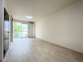 フォブール中西【0202号室】の居間