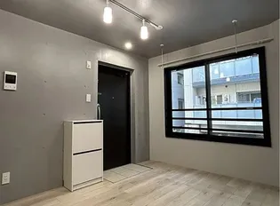 FLレジデンス上野桜苑【2階】の居間