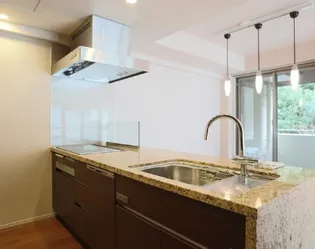 ミッドガーデン赤坂氷川【2階】のキッチン