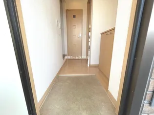 リバーサイド桂川 B棟【2階】の玄関