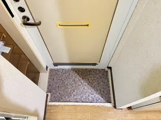 モアハイツ石丸【207号室】の玄関