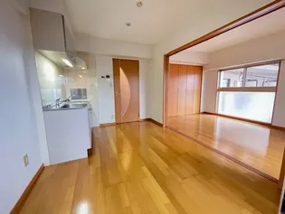 レシェンテ・ヴィラ日の里【303号室】の内装