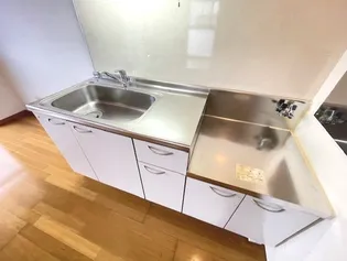 レシェンテ・ヴィラ日の里【303号室】のキッチン