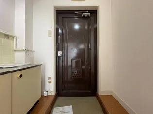 第2シャトル香椎【101号室】の玄関