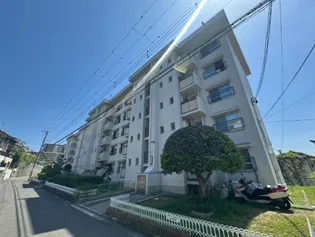上野芝A団地2号棟の外観