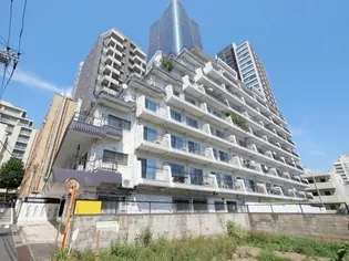 秀和狸穴レジデンス【1階】の外観